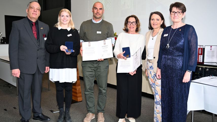 Hans Brunner, Swiss Gourmetbookaward Jury, Anna Seidel vom Callwey Verlag, Fotograf Mayk Wendt, Autorin Claudia Knapp, Claire Barell, Gastroexpertin und Monika Bachmann, ebenfalls von der Jury (von links). Foto: Roland Zimmermann