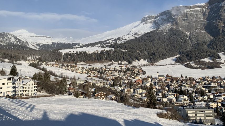 La Scoul’ota specialisada dal Grischun ha fat ün stüdi a reguard il svilup da las abitaziuns primaras e secundaras a Flem chi’d es congualabel cun tuot las regiuns turisticas (fotografia: Augustin Beeli).