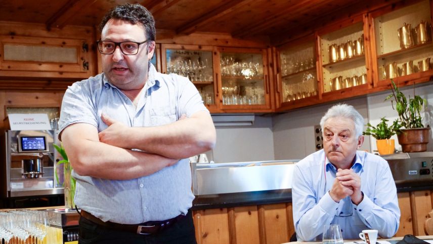 Fabio Lo Tufo (a schnestra) ed Andrea Vecellio da la Società grischuna dals impressaris, regiun süd.