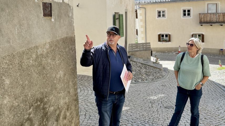 Was wohl hinter dem Türchen in der Wand ist? Foto: Fadrina Hofmann