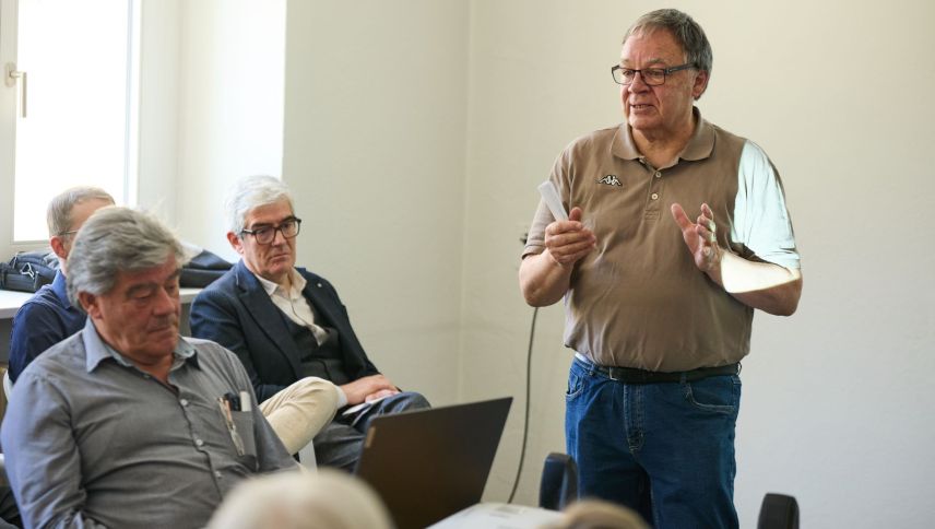 Ruedi Bruderer, president da l’ACEB, bivgnainta al prüm di da las portas avertas. fotografia: Michael Steiner