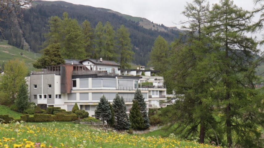 L’Hotel Paradies a Ftan es serrà daspö duos ons. In lündeschdi vain la populaziun da Scuol orientada davart adattamaints da la zona d’hotel in connex cun ün proget concret (fotografia: Martin Camichel).