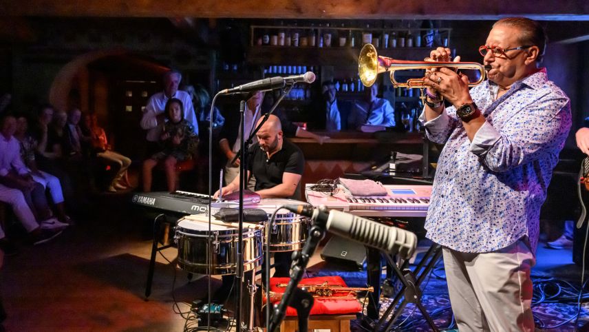 Ein Ausnahmemusiker mit Spitzenband war am Sonntag Gast im Dracula Club: Arturo Sandoval. Foto: fotoswiss.com/Giancarlo Cattaneo