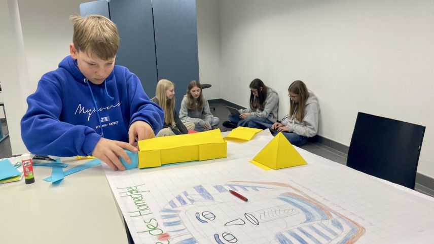 Gruppenarbeiten gehören zum Konzept dazu.  Foto: Fadrina Hofmann