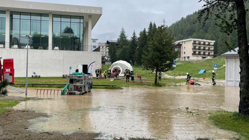 Die Besuchenden des Ovaverva mussten am Sonntagnachmittag evakuiert werden. Foto: Reto Stifel