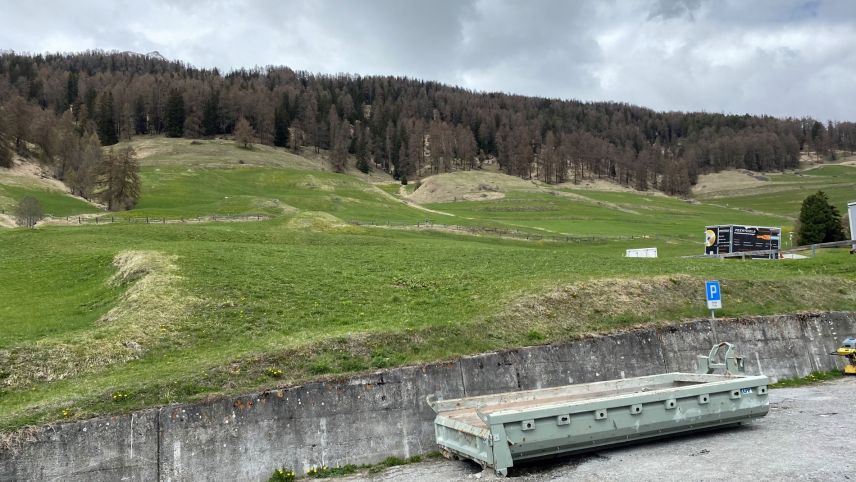 Il cumün da Scuol voul perseguitar ün proget per realisar ün hotel sün quista parcella a Ftan (fotografia: Andri Netzer).