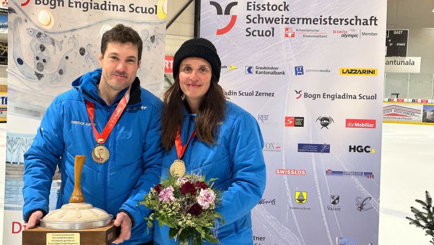 Gold für Claudio Mathieu im Eisstock-Zielwettbewerb und Mixed Duo mit Marina Bott-Davaz (Foto: Nicolo Bass).