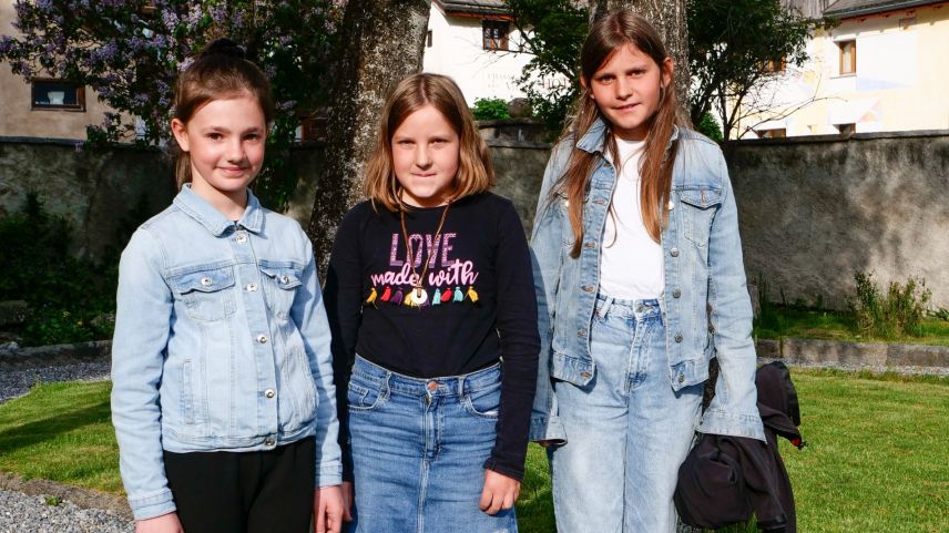 Las vendschadras da la categoria 3./4. classa: Emma Cassitti, Gianna Malgiaritta, Chiara Grond (fotografia: Jon Duschletta).