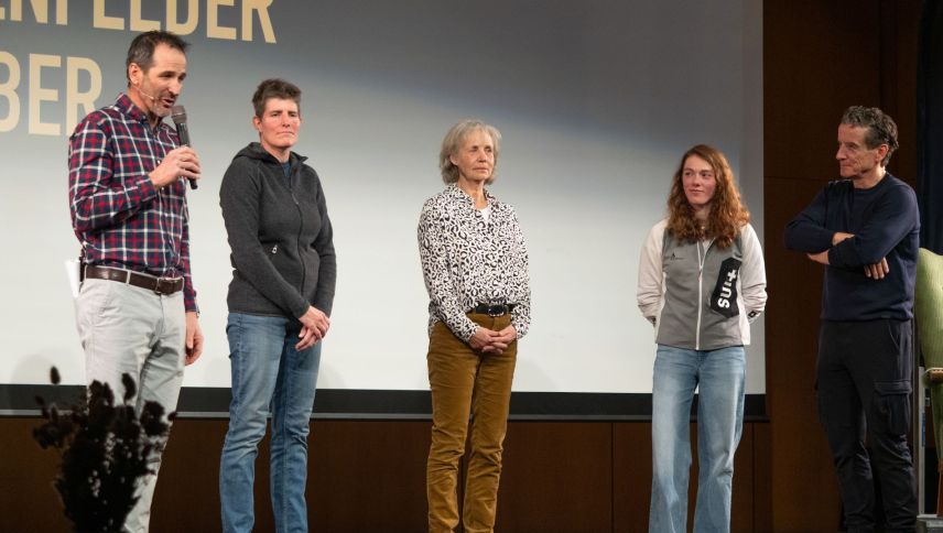 Engadiner Langlauflegenden: v.l.: Adriano Iseppi, Andrea Huber, Evi Mattmann-Kratzer, Nadj Kälin und Andi Grünenfelder. Foto: Jon Duschletta 
