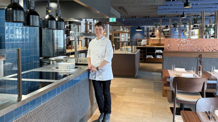 Chefköchin Kari Walker in ihrer neuen Küche. Foto: Fadrina Hofmann