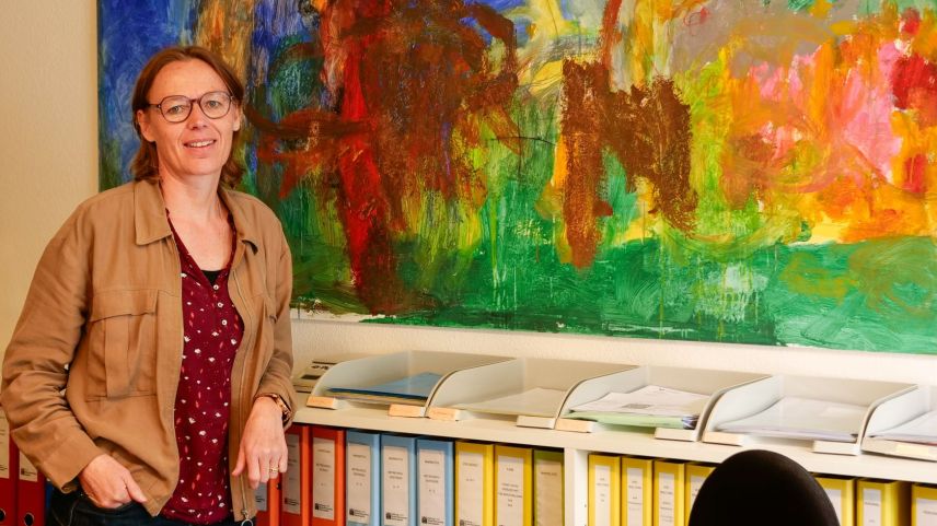 Alice Bisaz-Friedrich im KIBE-Büro in Samedan. Foto: Jon Duschletta