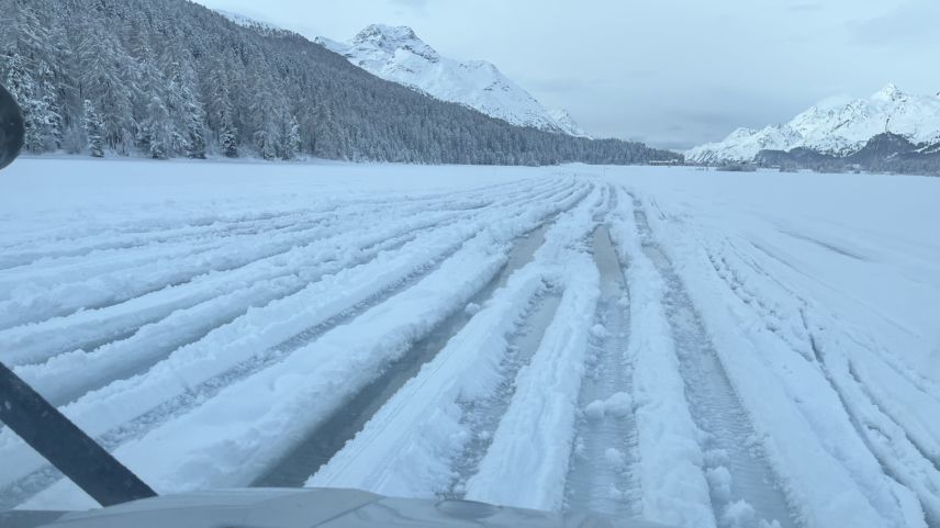 Solche Probleme sollen die Loipenbauer auf den Oberengadiner Seen künftig nicht mehr haben. Foto: Andrea Gutgsell