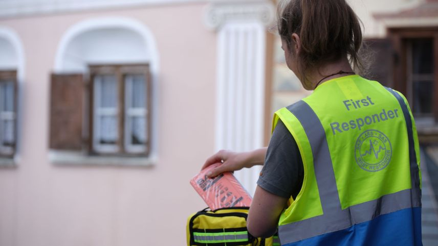 A Guarda, S-charl e Valsot pisseran 21 persunas (First Responder) pel prüm agüd in cas d’urgenza fin cha l’ambulanza o la Rega sun sül lö (fotografia: mad)