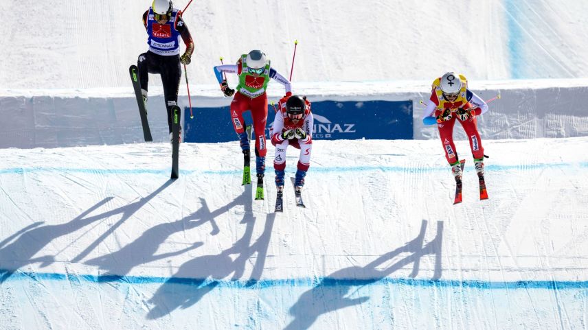Mit Talina Gantenbein (Skicross) und Larissa Gasser (Snowboard Alpin) sind zwei Engadinerinnen an der Freestyle-WM vertreten. Gantenbein konnte bisher sieben Weltcup-Podestplätze im Weltcup erreichen. 69 Weltcup-Starts verzeichnet Gasser. Fotos: Swiss-Ski