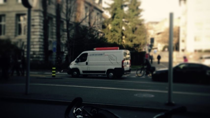 Tunnelblicke auf die Strasse führen manchmal zu einer Häufung von weissen Autos. Foto: Carla Sabato