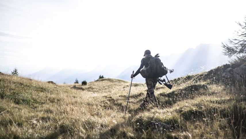 Erfolgreicher Jäger auf dem Weg zurück zur Chamanna. Foto: Mayk Wendt