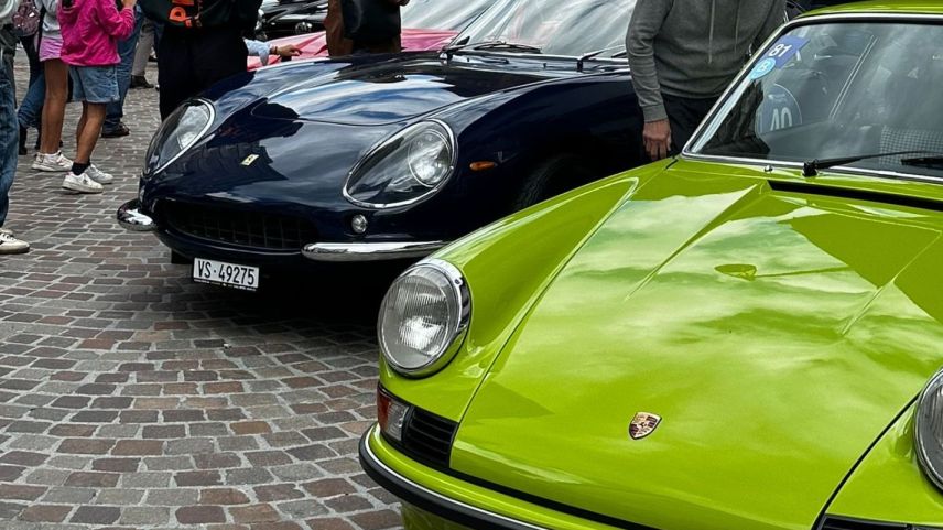 Impressionen der Autoschau an der Via Serlas.  Foto: Ladina Giston