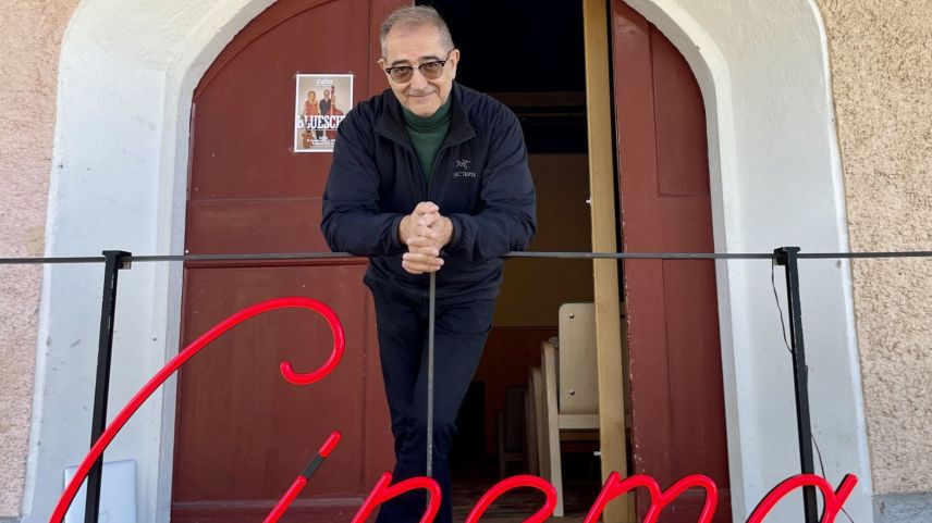 Der Filmemacher Samir in Lavin. Foto: Fadrina Hofmann