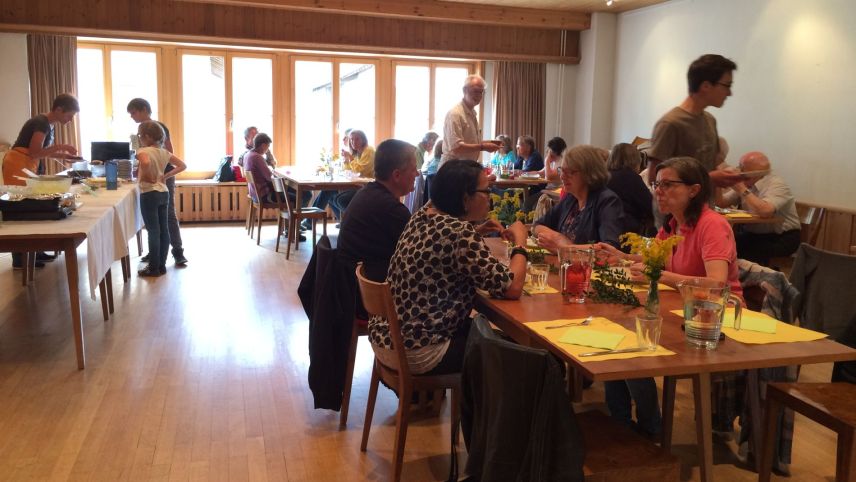 Am 12. November organisiert der Verein La Paluotta den nächsten Mittagstisch für Alt und Jung im Pfarrhaus in Scuol (Foto: z. Vfg).