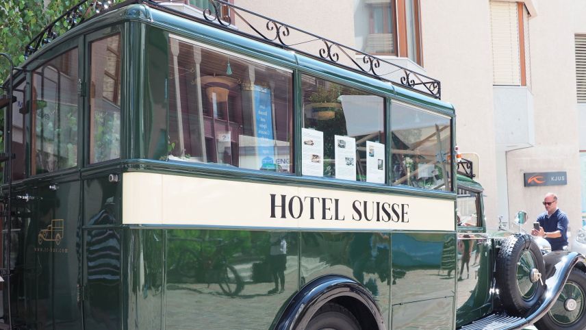 Der Hotelbus ist ein Eyecatcher.  Foto: Gianina Flepp