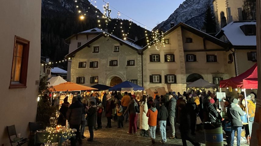 Adventsmarkt in Scuol. Foto Fadrina Hofmann