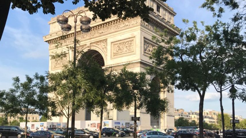 So charmant Paris (Arc de Triomphe) auch sein mag, es hat auch seine Tücken. Fotos: Romana Ganzoni