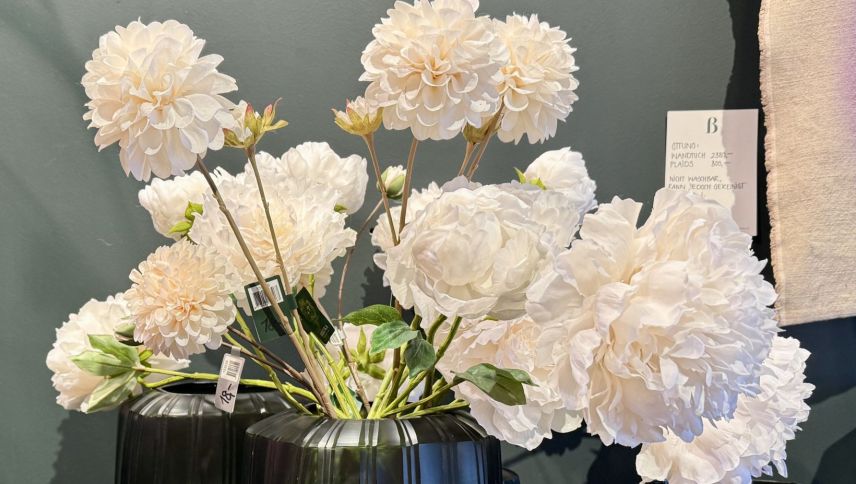 Floristinnen stellen Blumenkunstwerke her. Foto: Fadrina Hofmann