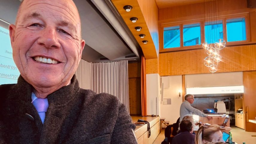 Daniel Bosshard freut sich auf weitere drei Jahre im Amt des Gemeindepräsidenten.Foto: z.Vfg