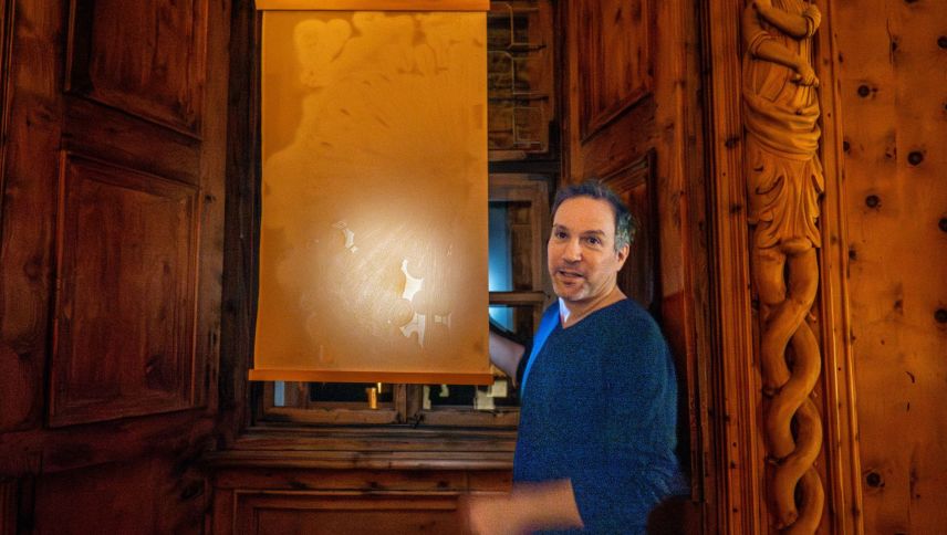 Die Drachenwerke entfalten ihre Wirkung erst, wenn sie vom Licht durchschienen werden. Foto: Jon Duschletta