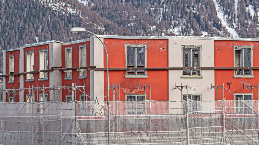 Beim früheren Hotel Misani in Celerina wird so rasch nicht weitergebaut. Gegen das Baugesuch sind Einsprachen eingegangen. Foto: Daniel Zaugg