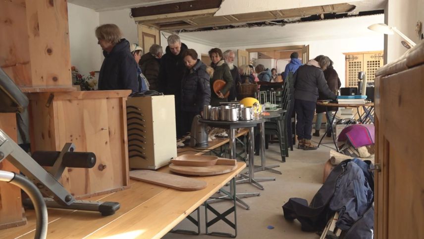 Da tuotta sort roba d’eira vnela: plats, padellas, poseda, vaschella e ­mobiglia da lain (fotografia: RTR).