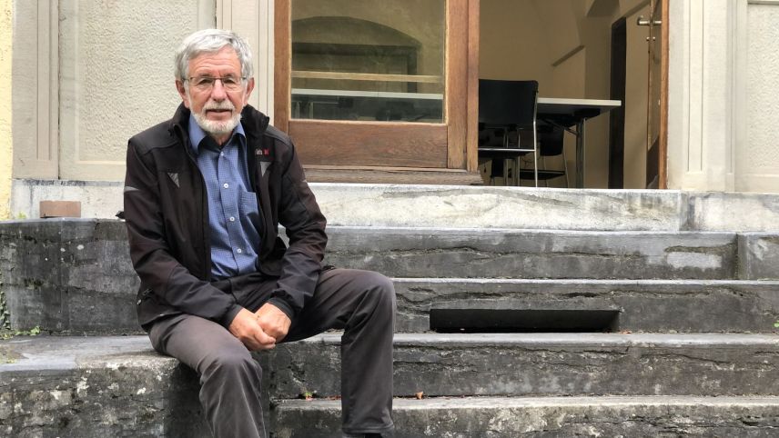 Johannes Flury sün s-chala per bandunar la Chasa Rumantscha a Cuoira. El es daspö l’on 2016 president da la Lia Rumantscha e resta in uffizi amo fin la fin da quist on (fotografia: David Truttmann).