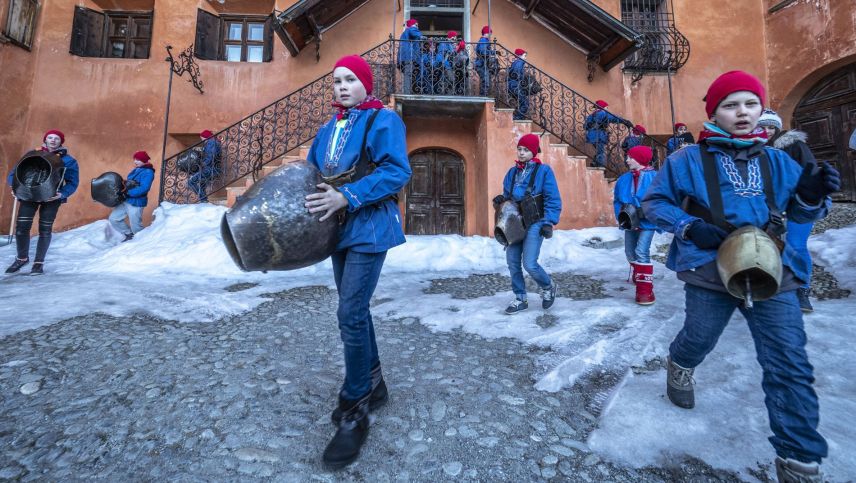 Bis 2022 war Chalandamarz in Zuoz den Buben vorbehalten. fotografia: Archiv/Daniel Zaugg