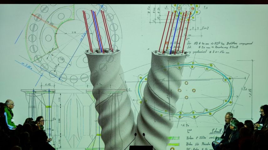 Selbst digitales Bauen entbehrt nicht der altbewährten Handwerkskunst des Bauingenieurs. Hier auf eine Leinwand projizierte Studiendetails zu den Säulen des Weissen Turms. 