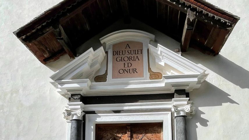 Kirche Bel Taimpel Celerina. Wirkungsstätte von Pfarrer Gian Battista ­Frizzoni von 1758 bis 1800, Dichter des Liedes «Liffaunt naschieu’ns’». 