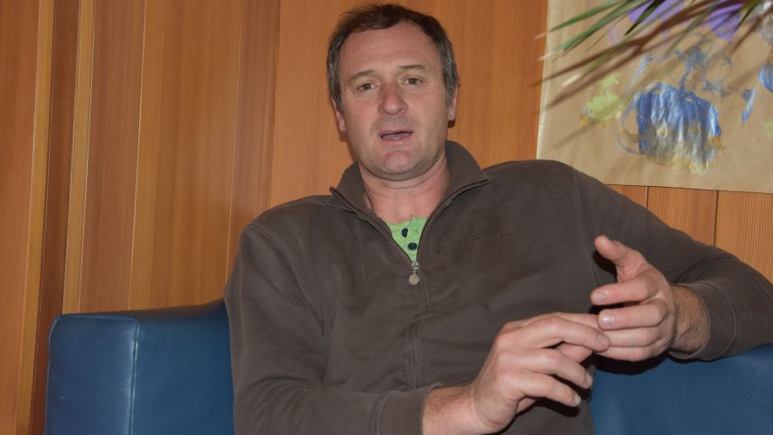 Josef Thurner ist seit einem Jahr Bürgermeister von Mals und wünscht sich einen engeren Austausch über die Schweizer Grenzen (Foto: Nicolo Bass).