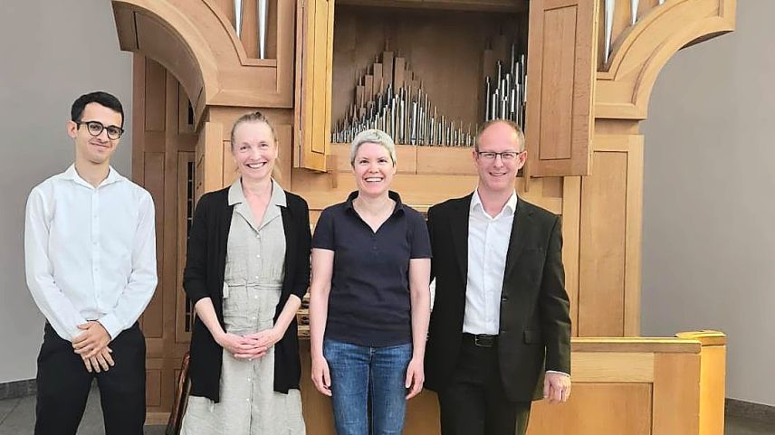 Von links: Lorenzo Distante (Organist), Marie-Ursula Kind (Pfarrerin), Jutta Kneule (Organistin) und Michele Montemurro (Organist und musikalischer Koordinator). Foto: z. Vfg