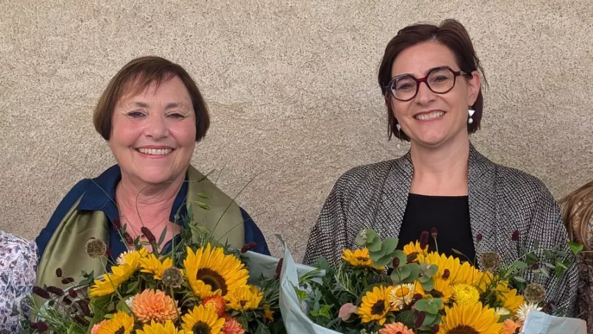 Silvia Hofmann wurde am Donnerstag zum Auftakt der Augustsession vom Grossen Rat als Standespräsidentin gewählt. Vize-Standespräsidentin ist Valérie Favre Accola. Erstmals in der Geschichte befinden sich zwei Frauen an der Spitze des Grossen Rats.