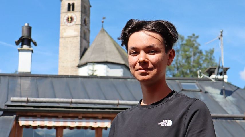 Il giovader da jass e scolar Fabian Portmann ha 14 ons e ha fat part da la delegaziun da Scuol, chi ha gudognà in gövgia passada il jass a Seengen. fotografia: Martin Camichel