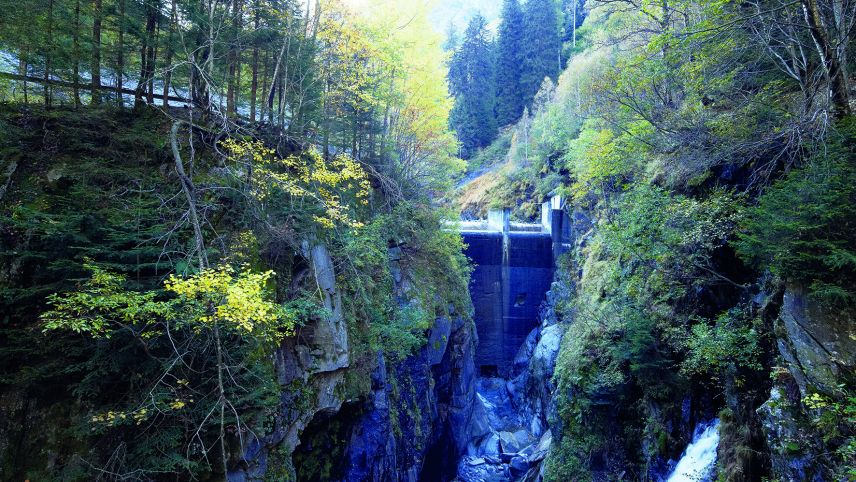 Die Wasserfassung in der Val Bondasca vor 2017. Nach dem verheerenden Bergsturz wurde sie komplett verschüttet. 
Foto: EWZ/Mathias Kunfermann