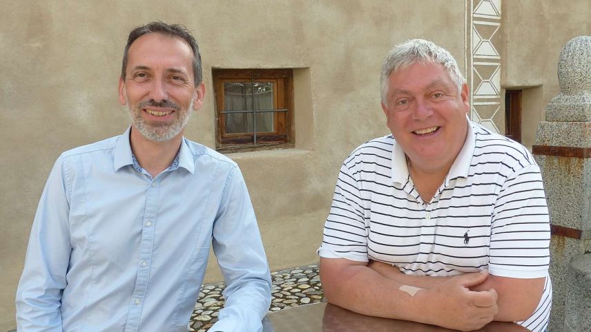 Il secretari general da la LR Diego Deplazes (a schnestra) e’l president da l’UdG Hermann Thom. fotografia: Flurin Andry