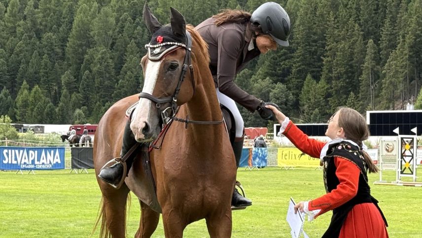 Carmen Spinas darf Gratulationen entgegennehmen. Foto: Fadrina Hofmann