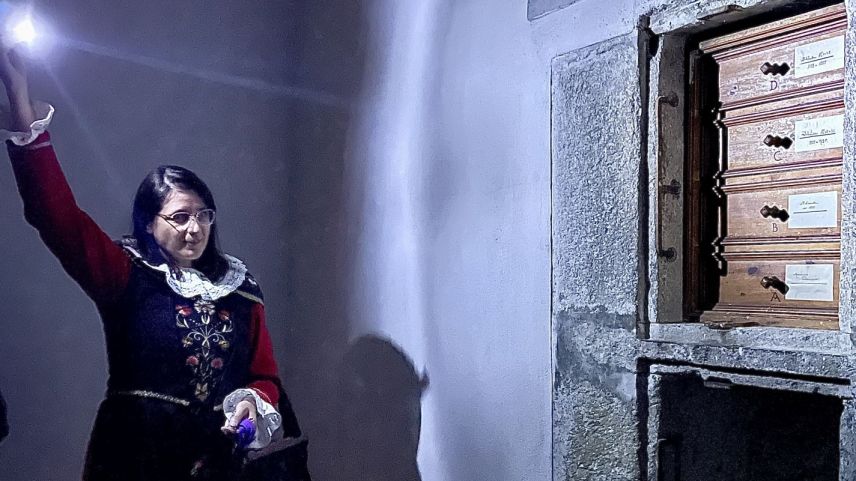 Im Plantaturm ist es düster.  Foto: Fadrina Hofmann