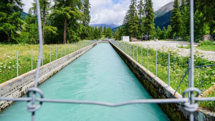 An der Wasserfassung der Engadiner Kraftwerke in S-chanf beginnt der Weg des Innwassers in Richtung Ova Spin und Italien. Foto: Jon Duschletta