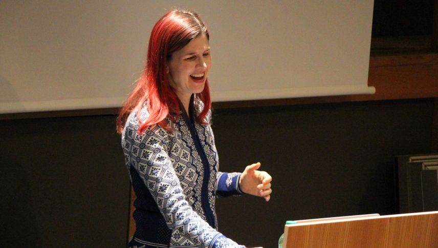 Die Neurowissenschafterin Emily S. Cross referierte an den Engadin Art Talks (E.A.T) in Zuoz. Foto: Stefanie Wick Widmer