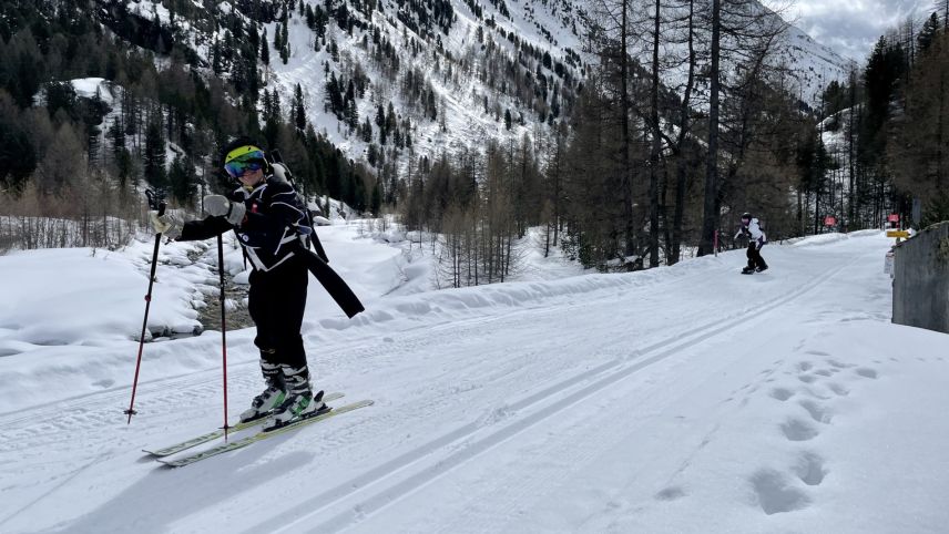Der Glaziologe Felix Keller hatte seine Violine mit dabei, auf die er unterwegs gespielt hat.  Foto: Fadrina Hofmann