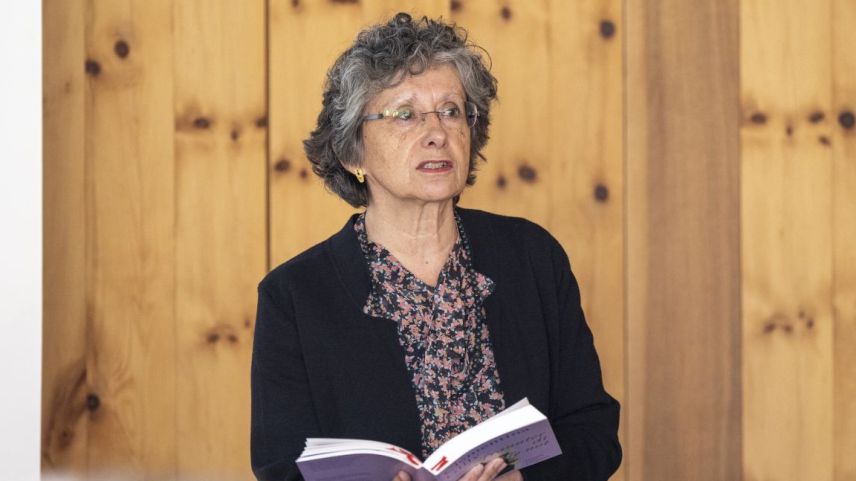 Annetta Ganzoni co-curaturas da l’antologia «Amur» (fotografia: mad).