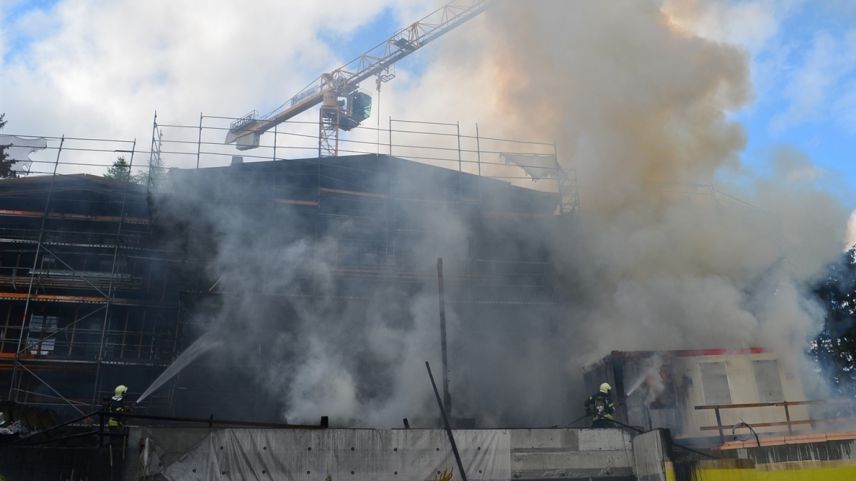 Löscharbeiten durch die Feuerwehr St.Moritz. Foto: zvfg.