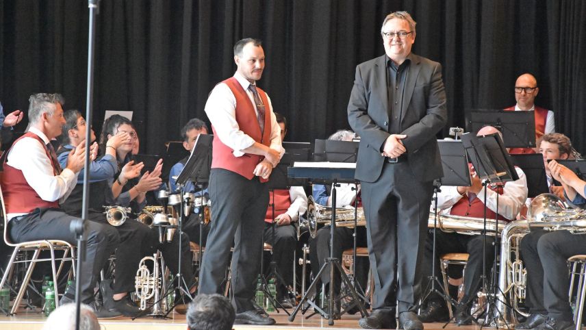 Pel dirigent Jon Armon Strimer a dretta), dirigent da la Società da musica Ftan, esa stat l'ultim concert da prümavaira sco dirigent.