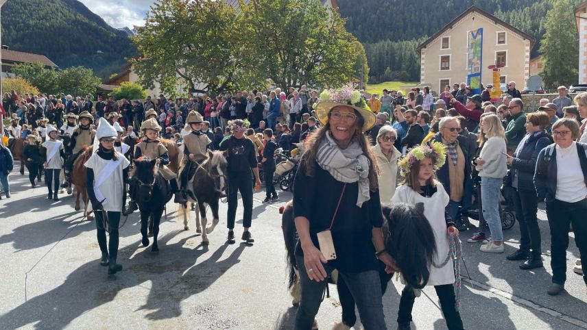 Var 4000 persunas han visità la Festa da la racolta a Valchava cun üna tschinquantina da stands e tuot sias otras attracziuns (fotografia: David Spinnler).